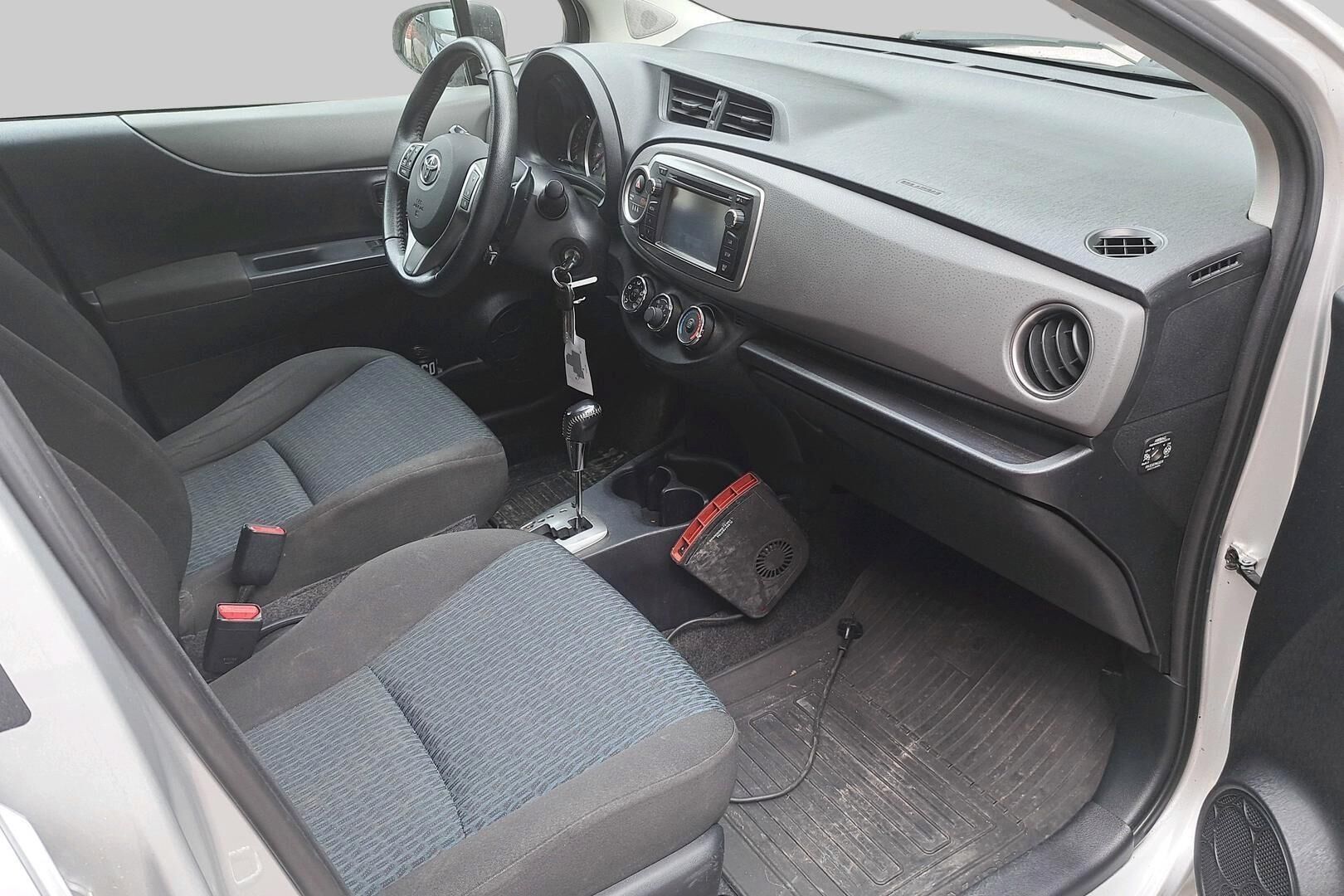 Toyota Yaris iso kuva 2