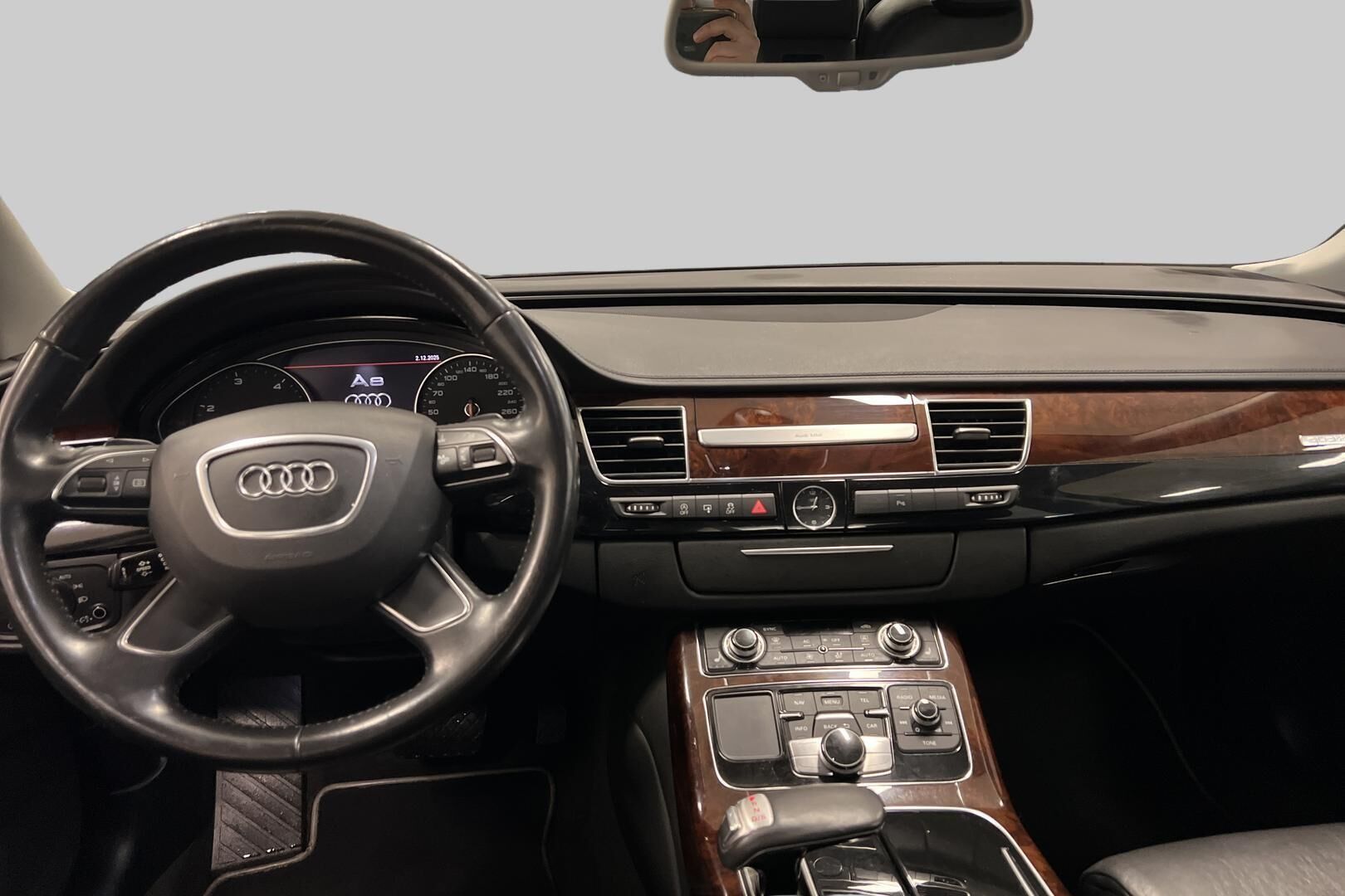 Audi A8 iso kuva 11