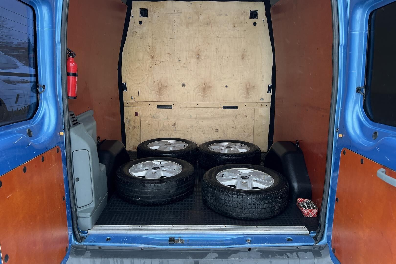 Ford Transit iso kuva 11