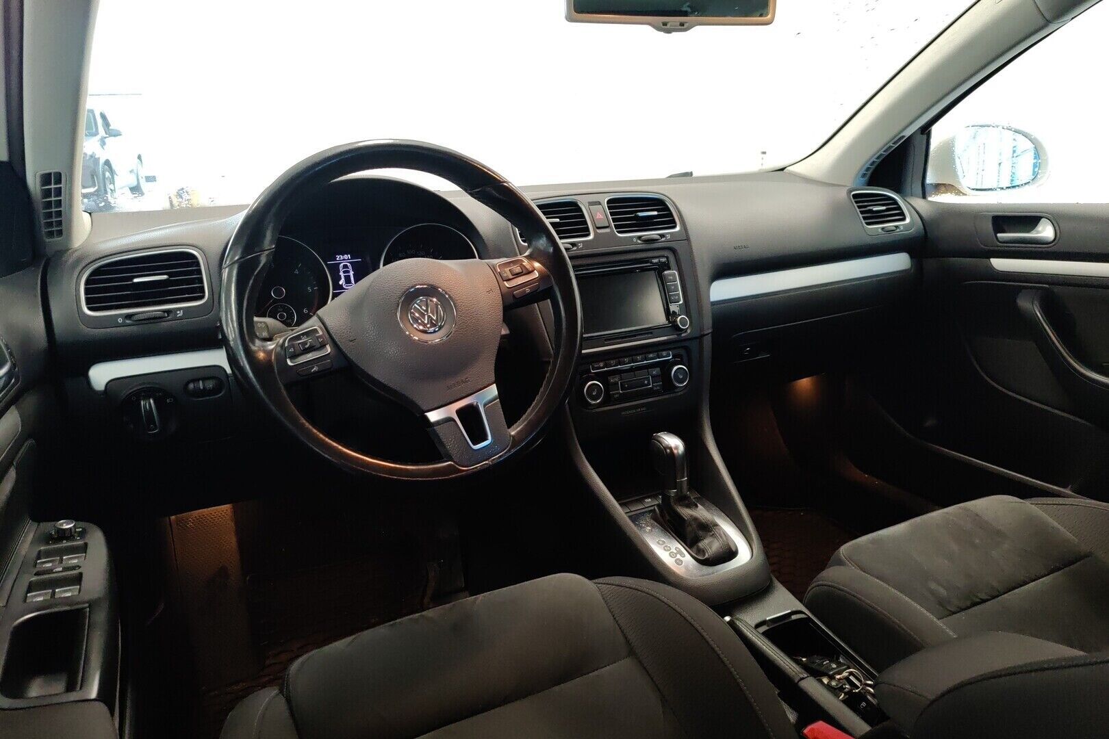 Volkswagen Golf iso kuva 2