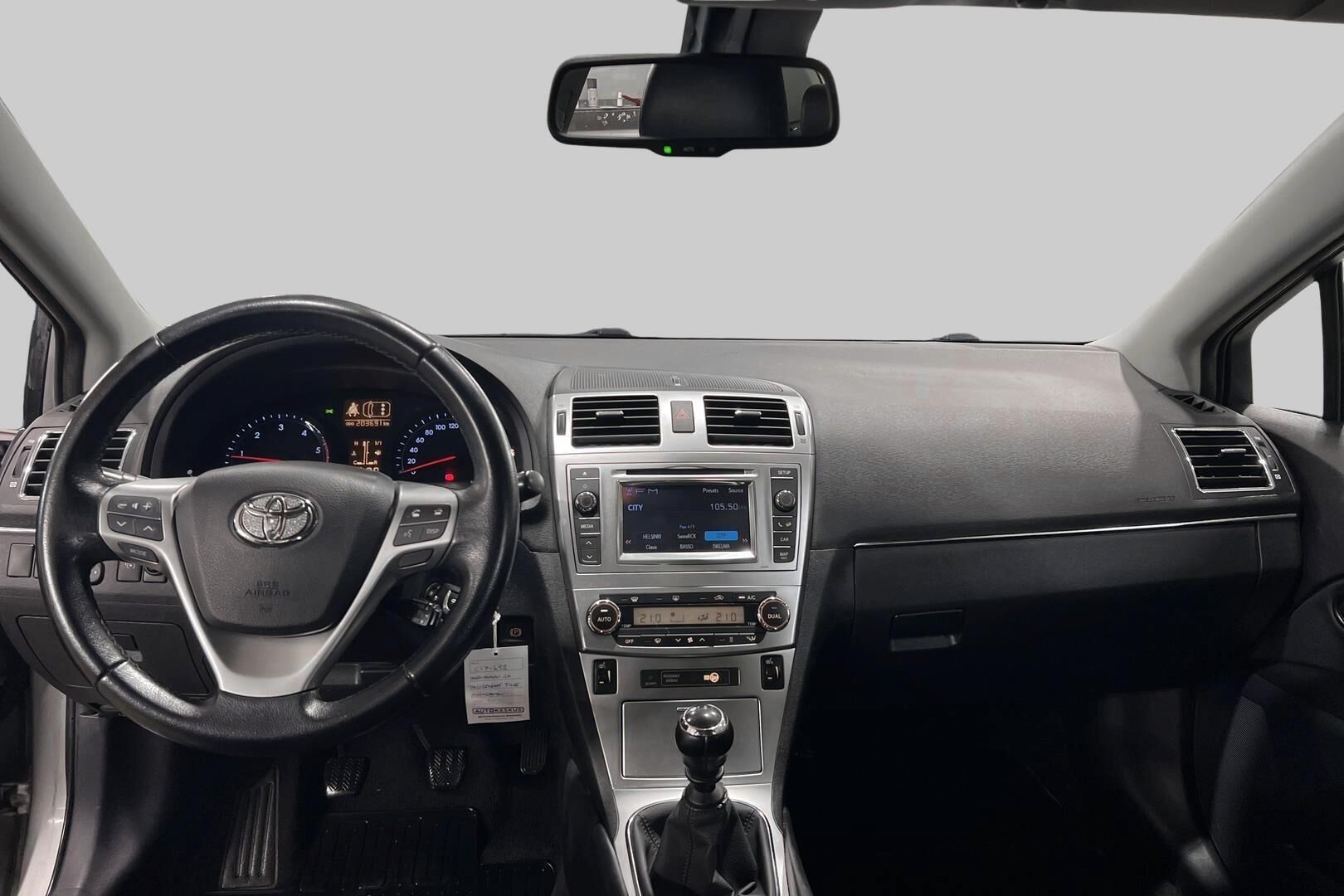 Toyota Avensis iso kuva 26