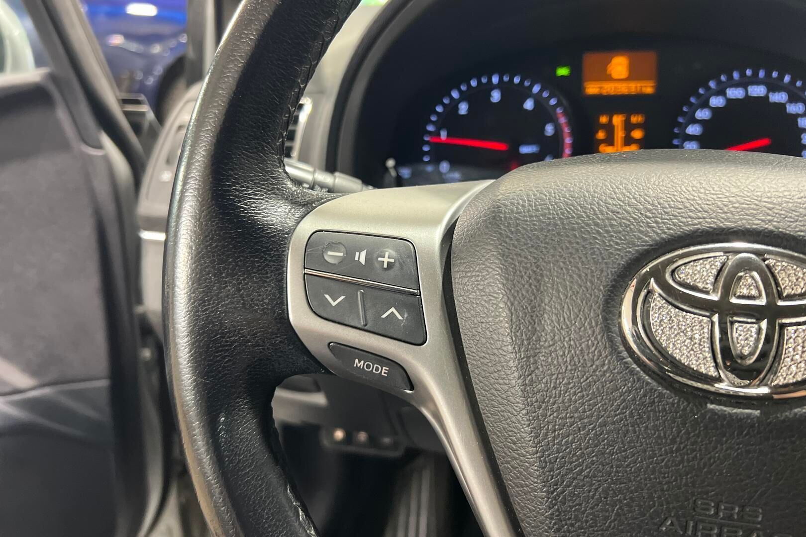 Toyota Avensis iso kuva 17