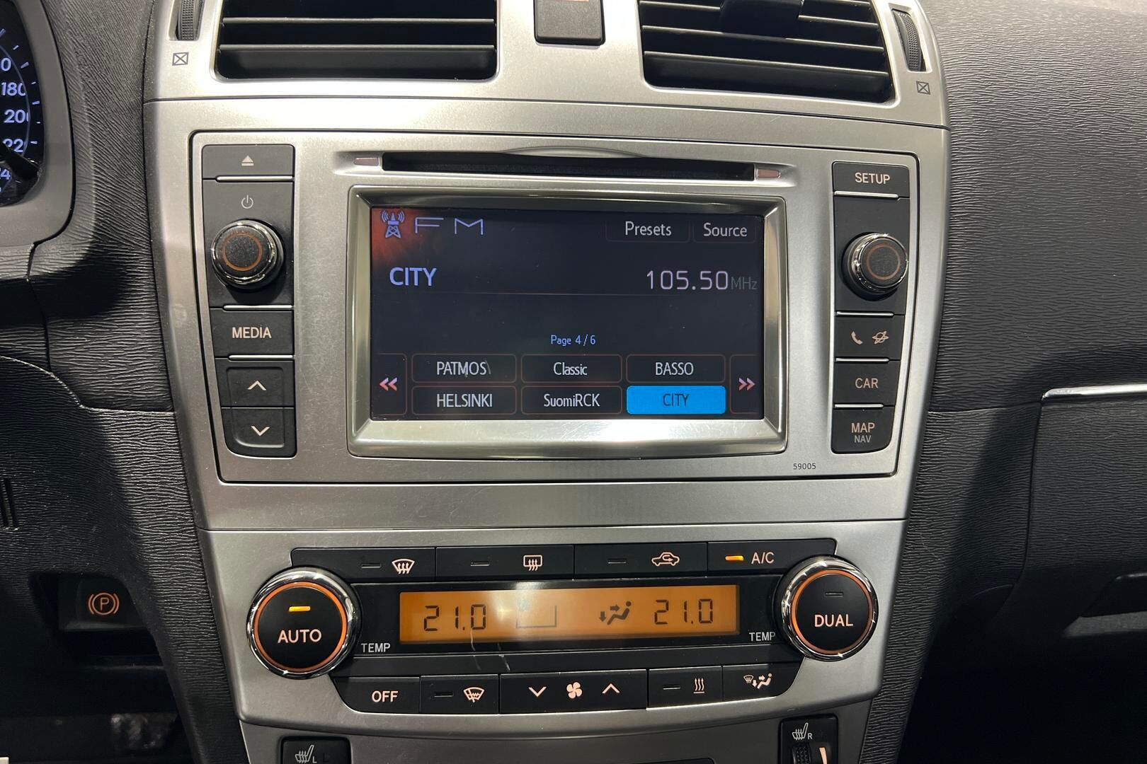 Toyota Avensis iso kuva 20