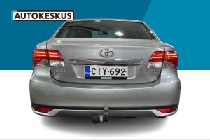Toyota Avensis esikatselu 6