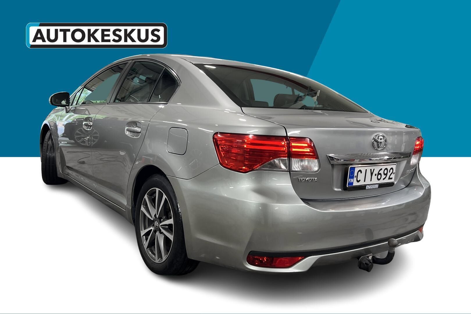 Toyota Avensis iso kuva 7