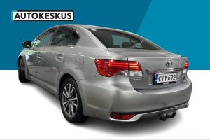 Toyota Avensis esikatselu 7