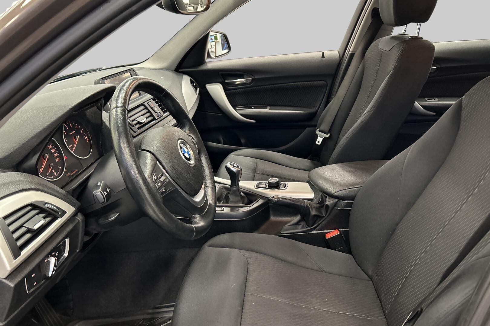 BMW 1-SARJA iso kuva 8