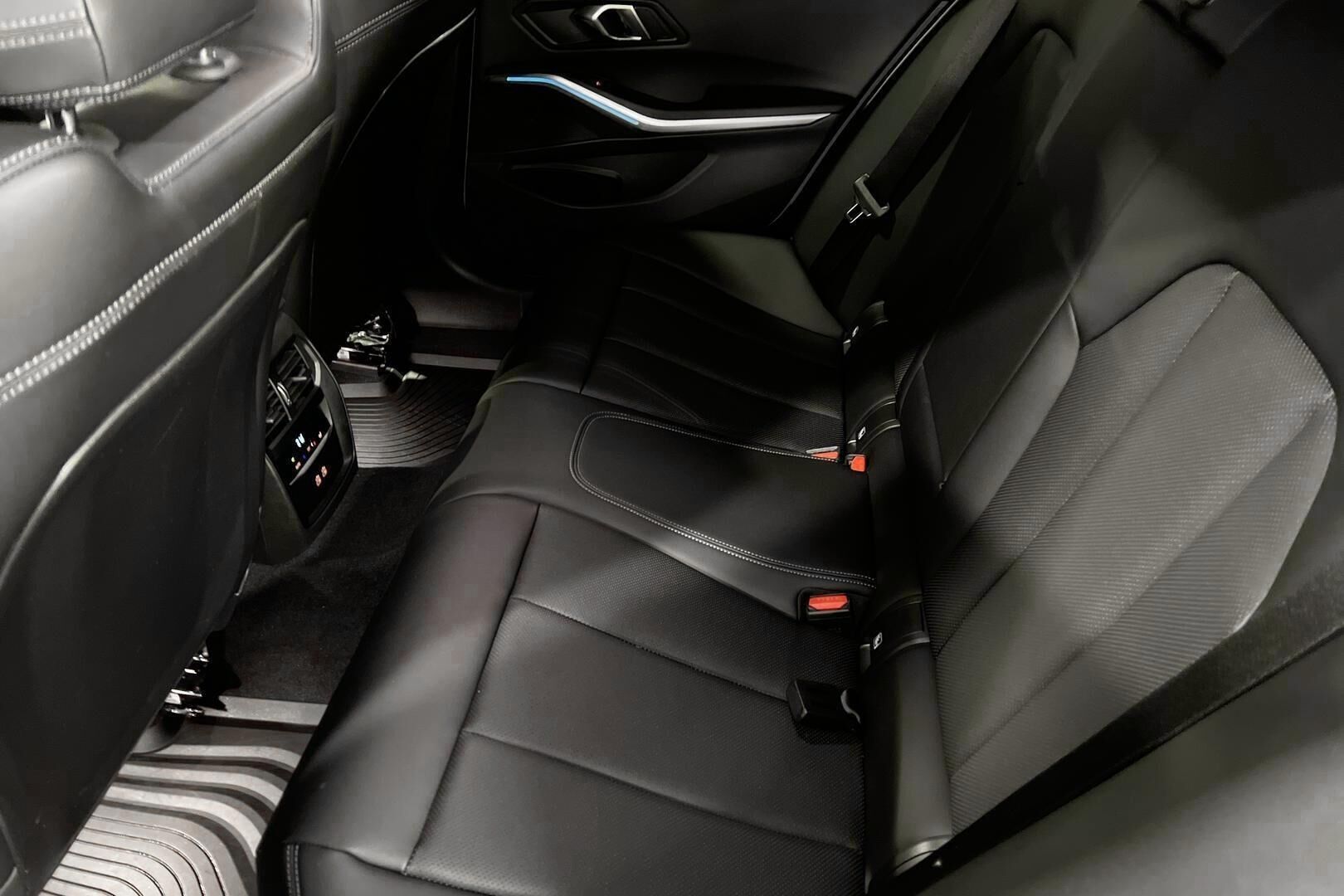 BMW 3-sarja iso kuva 17