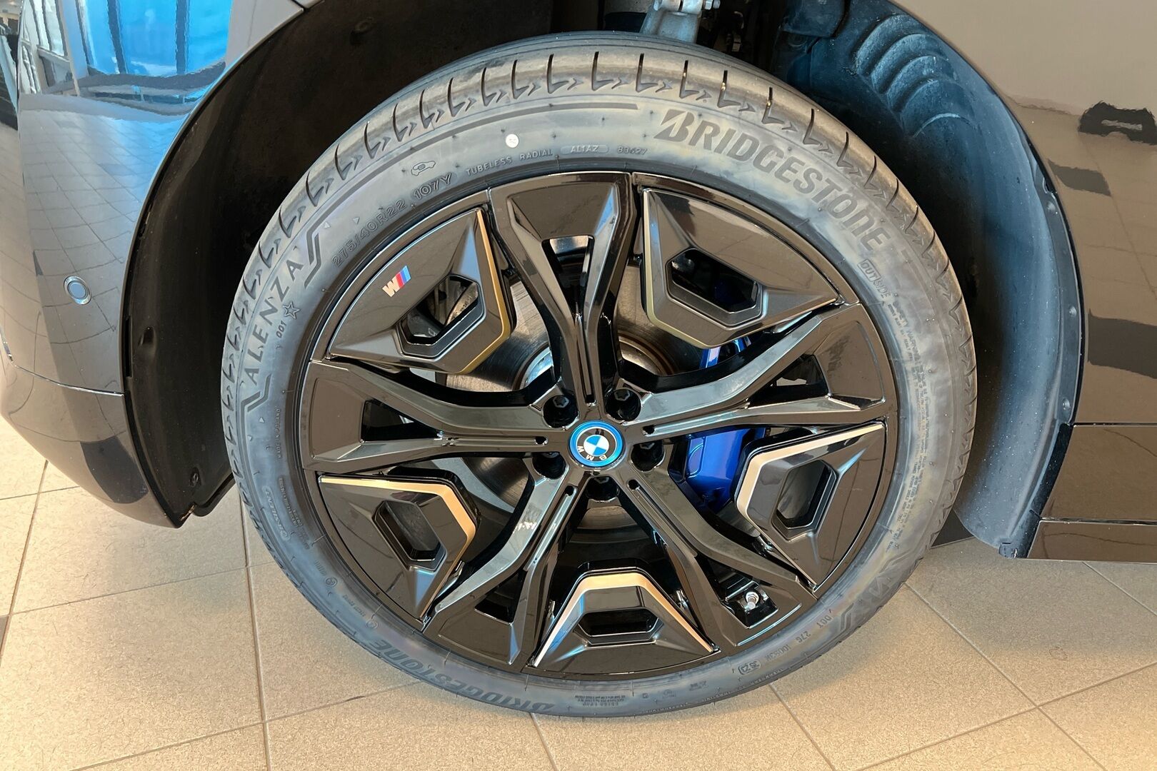 BMW iX iso kuva 10