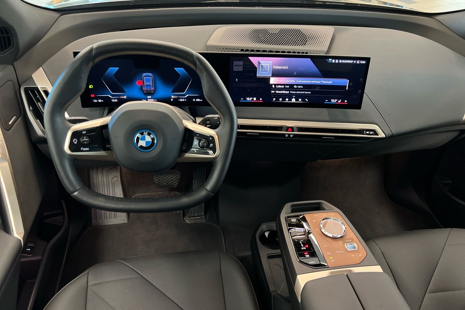 BMW iX iso kuva 14