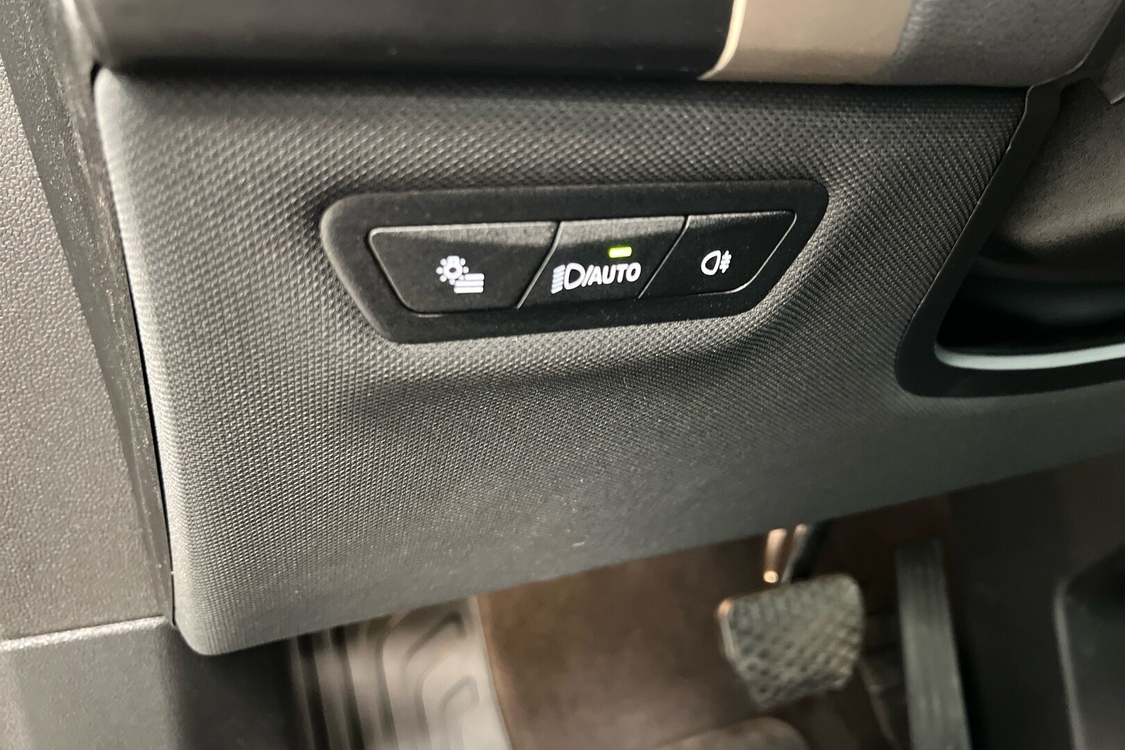 BMW iX iso kuva 18