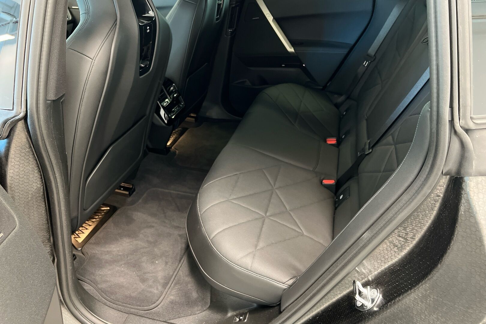 BMW iX iso kuva 8