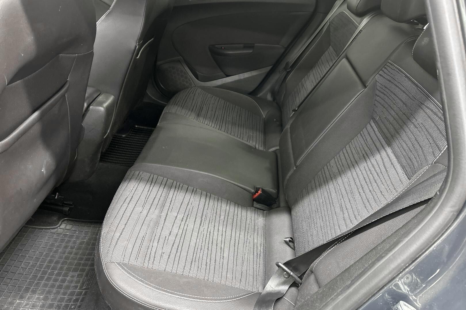 Opel Astra iso kuva 23