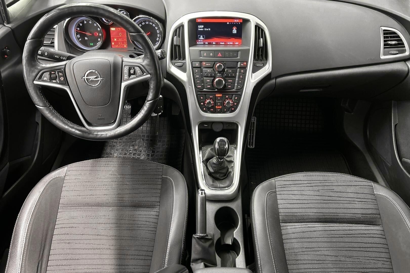 Opel Astra iso kuva 9