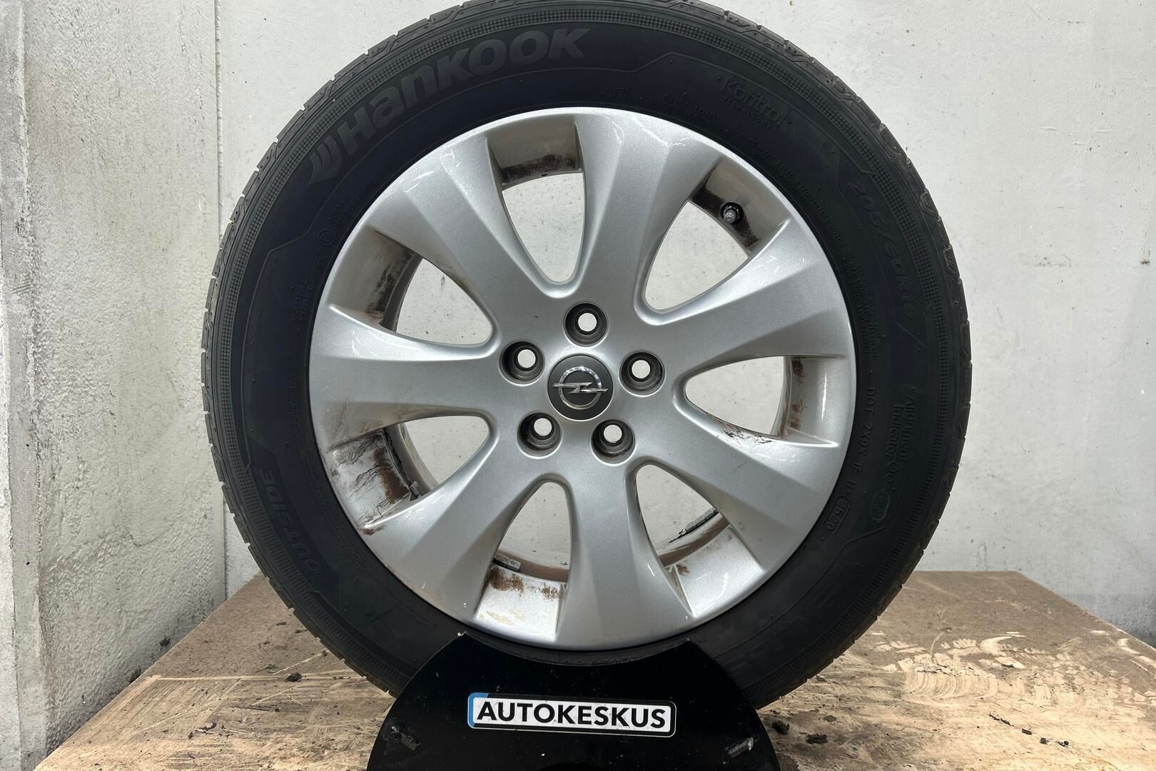 Opel Astra iso kuva 11