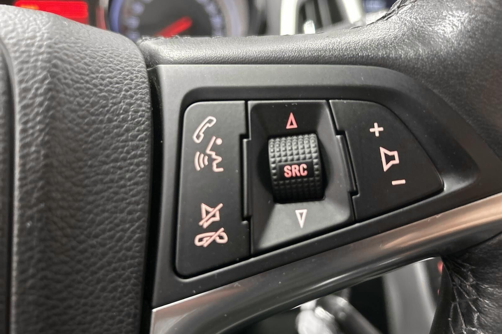 Opel Astra iso kuva 14