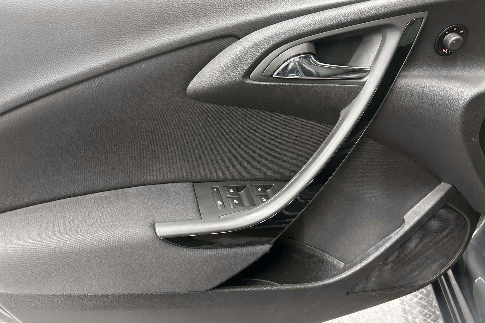 Opel Astra iso kuva 20