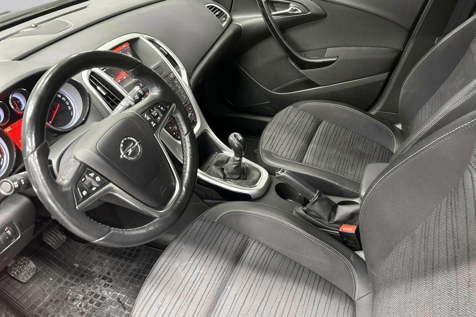 Opel Astra iso kuva 8