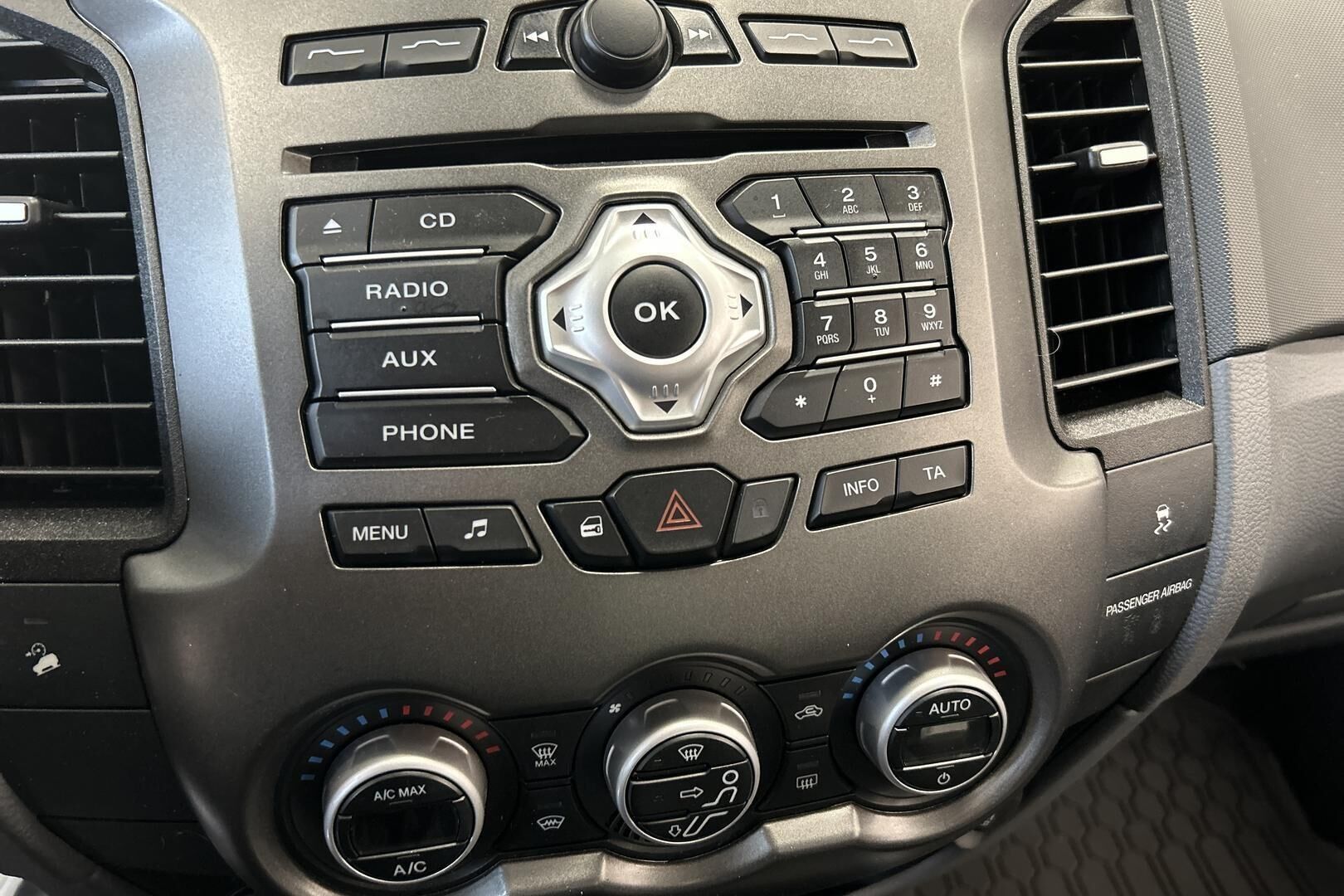 Ford Ranger iso kuva 17