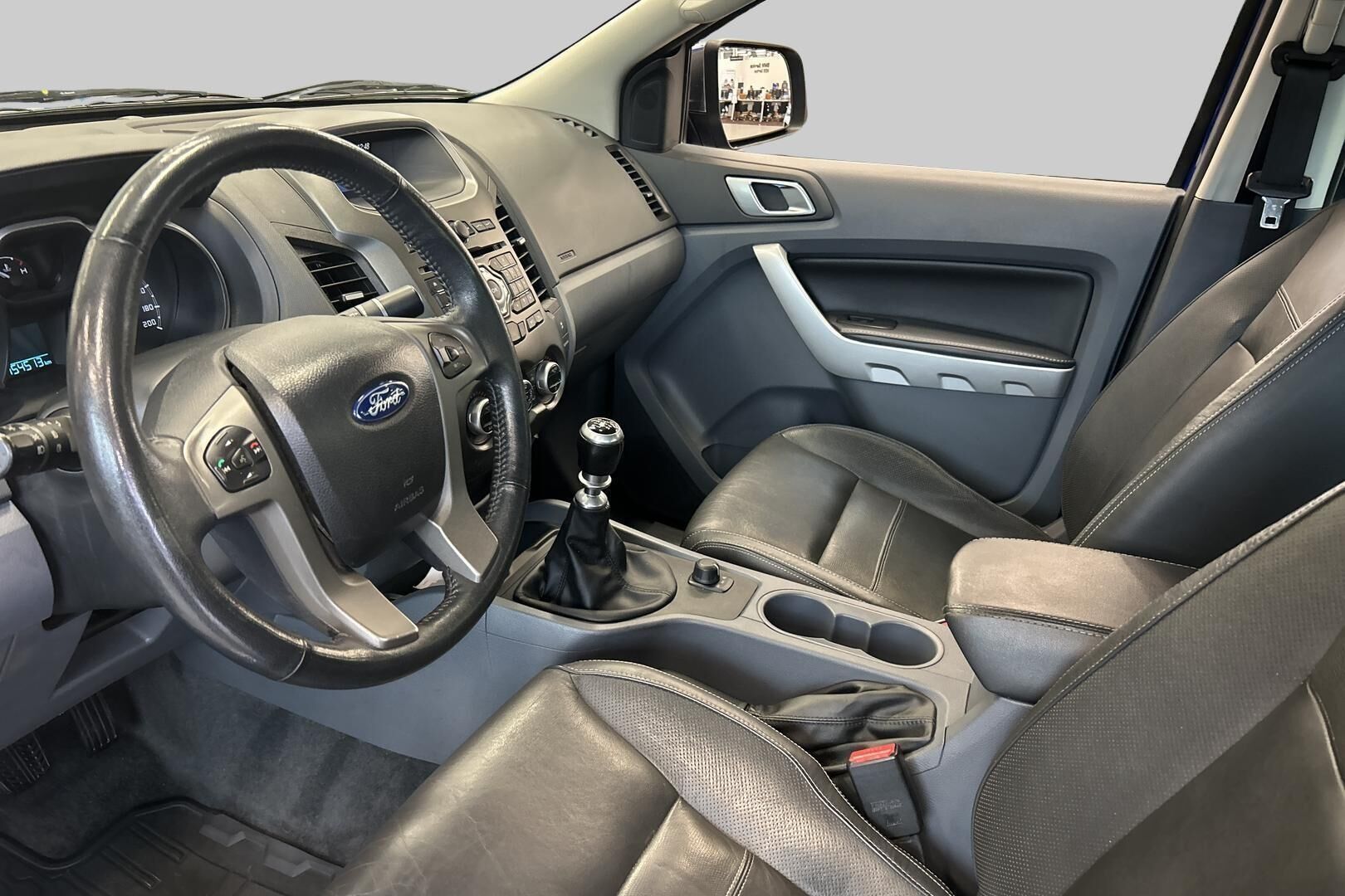 Ford Ranger iso kuva 9