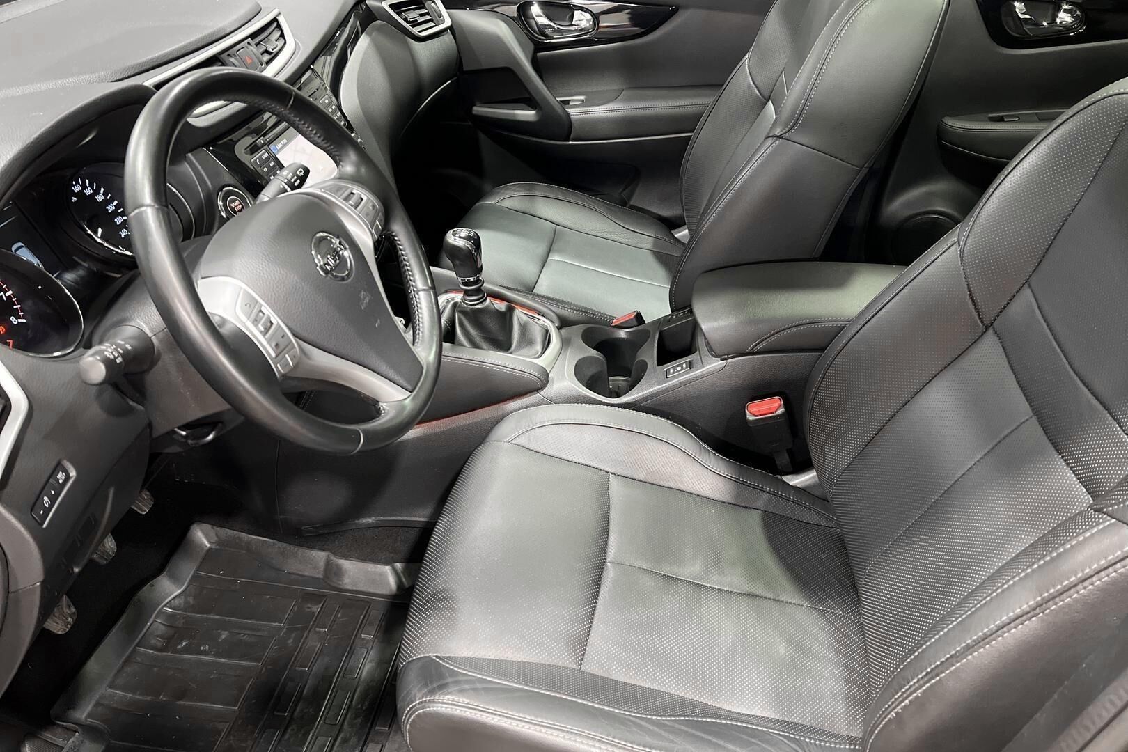 Nissan Qashqai iso kuva 9