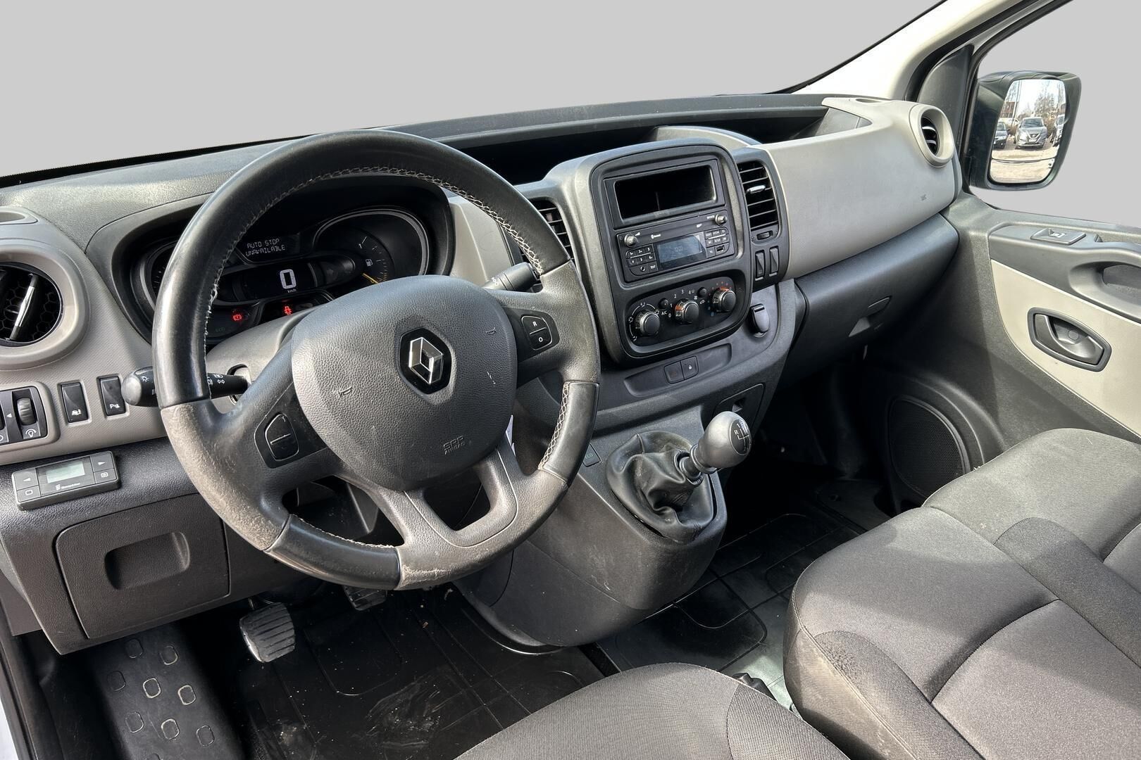 Renault Trafic iso kuva 11