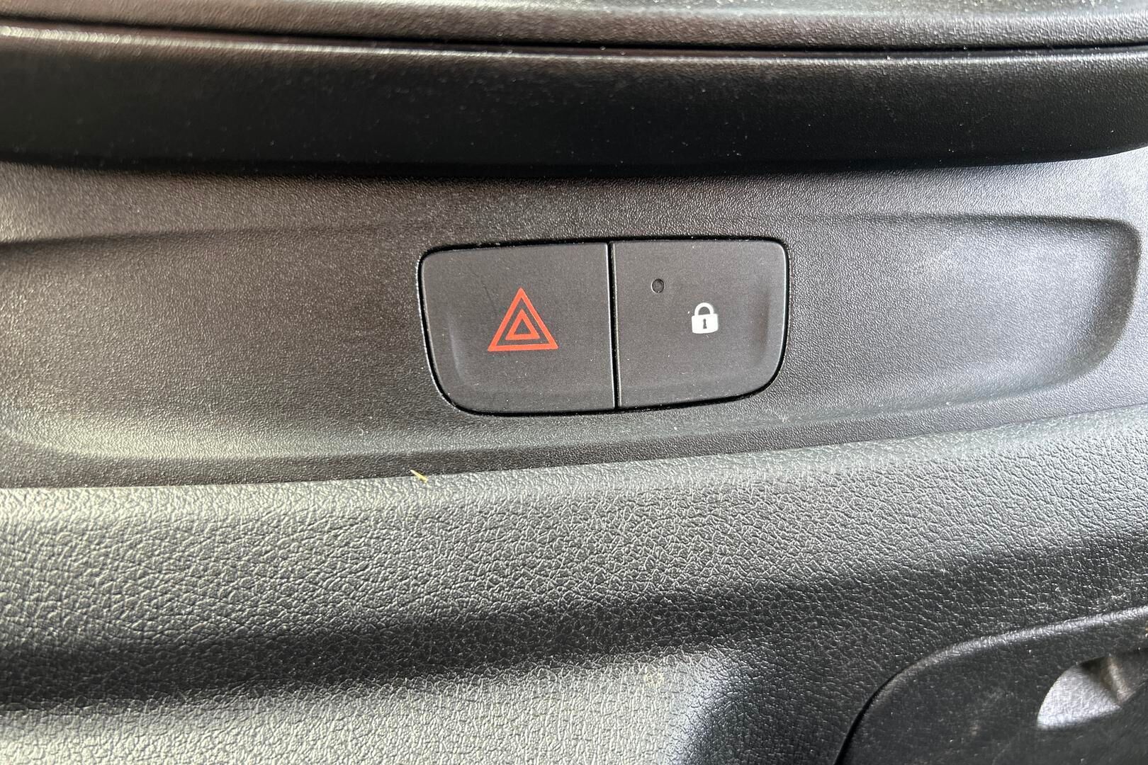 Renault Trafic iso kuva 16