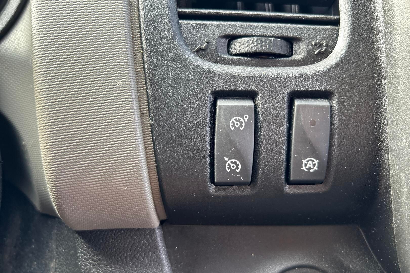 Renault Trafic iso kuva 18