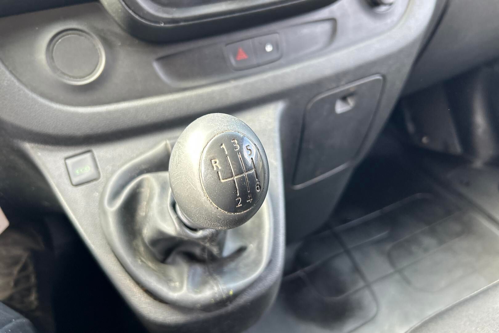 Renault Trafic iso kuva 19