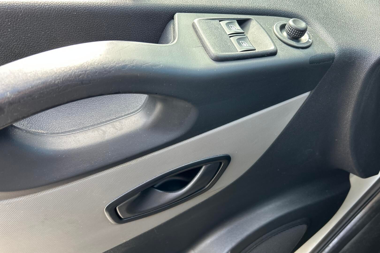 Renault Trafic iso kuva 23