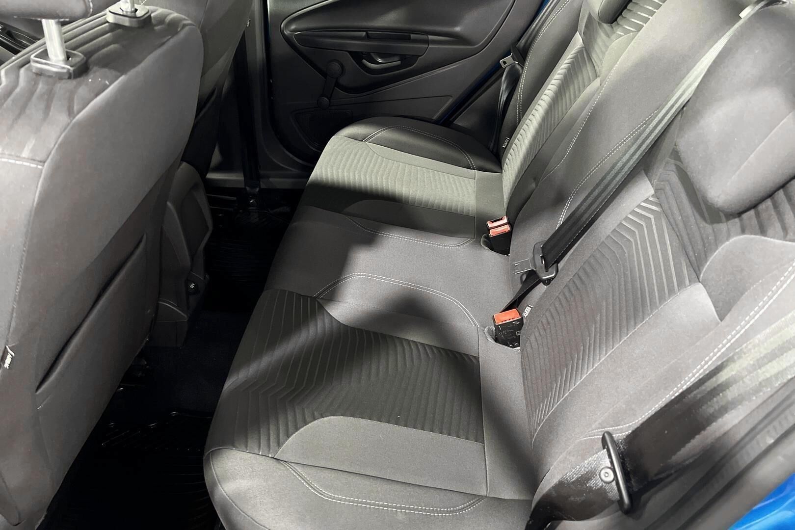 Ford Fiesta iso kuva 9