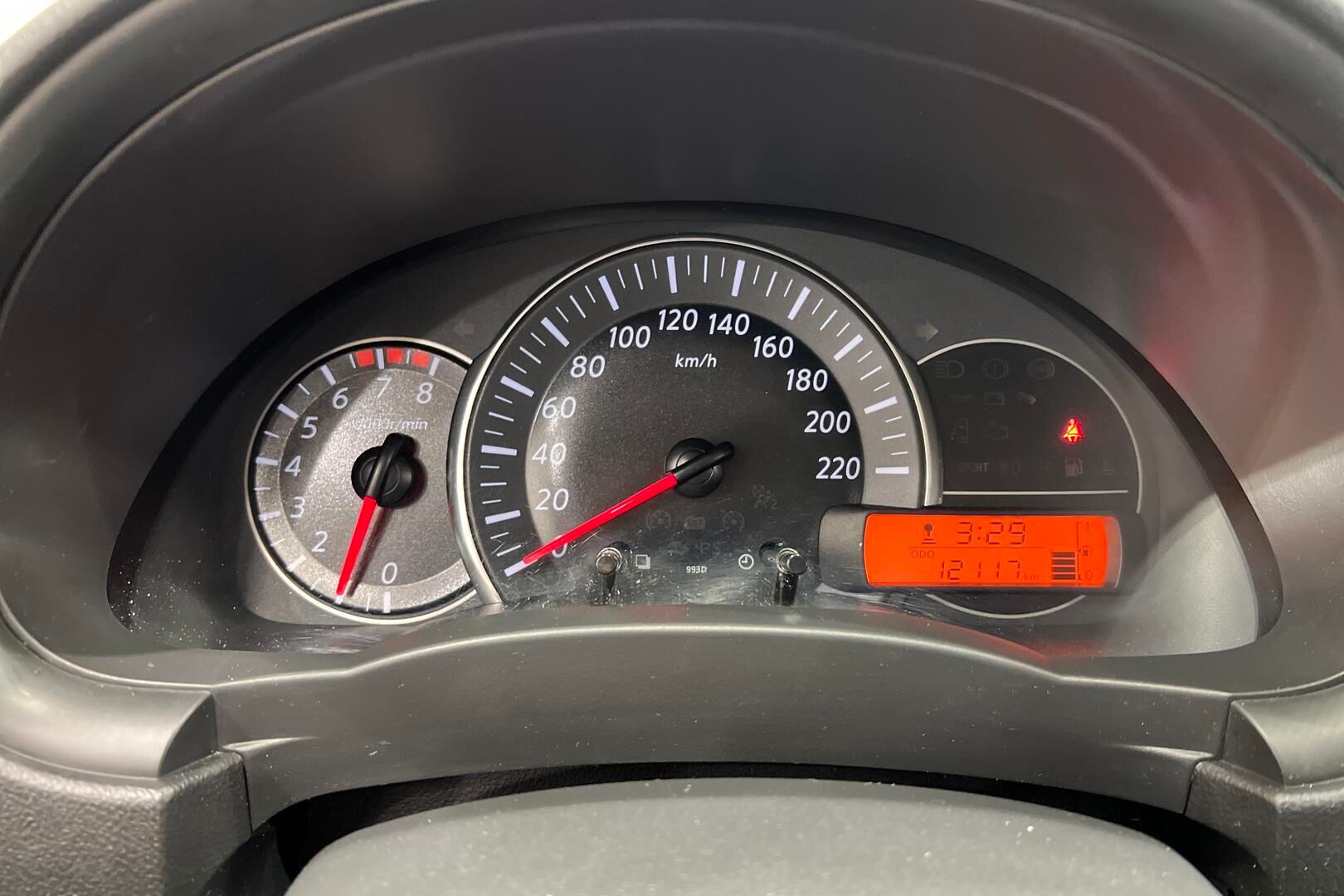 Nissan Micra iso kuva 13