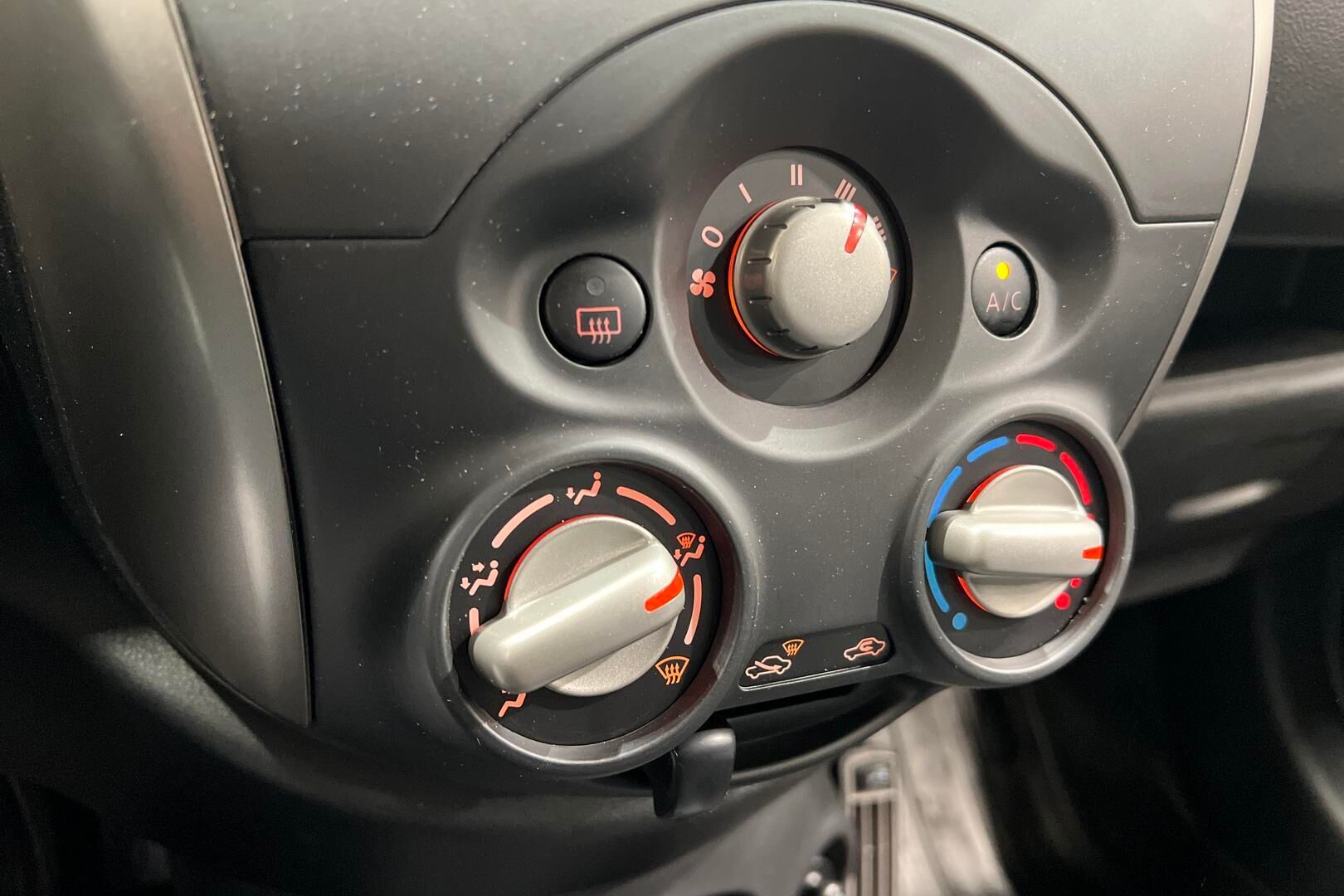 Nissan Micra iso kuva 15