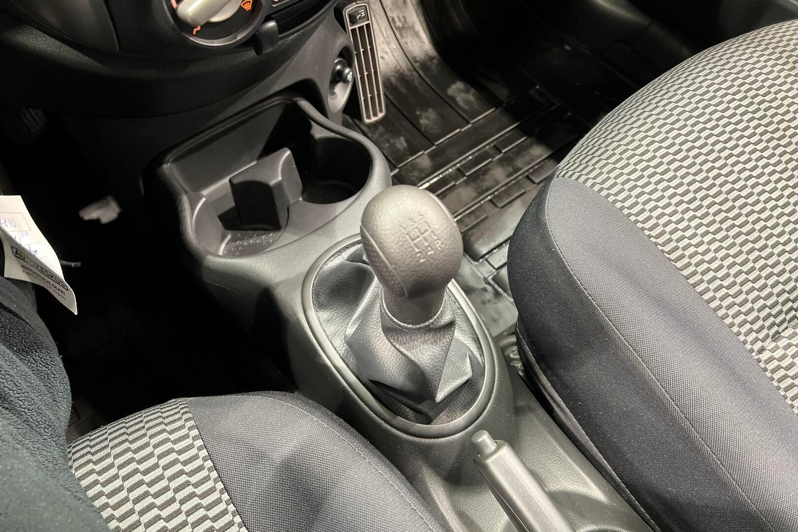 Nissan Micra iso kuva 16