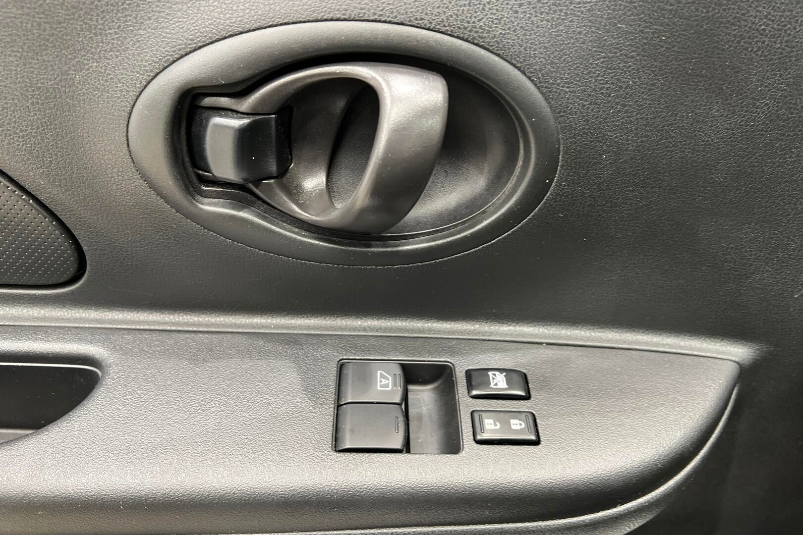 Nissan Micra iso kuva 21