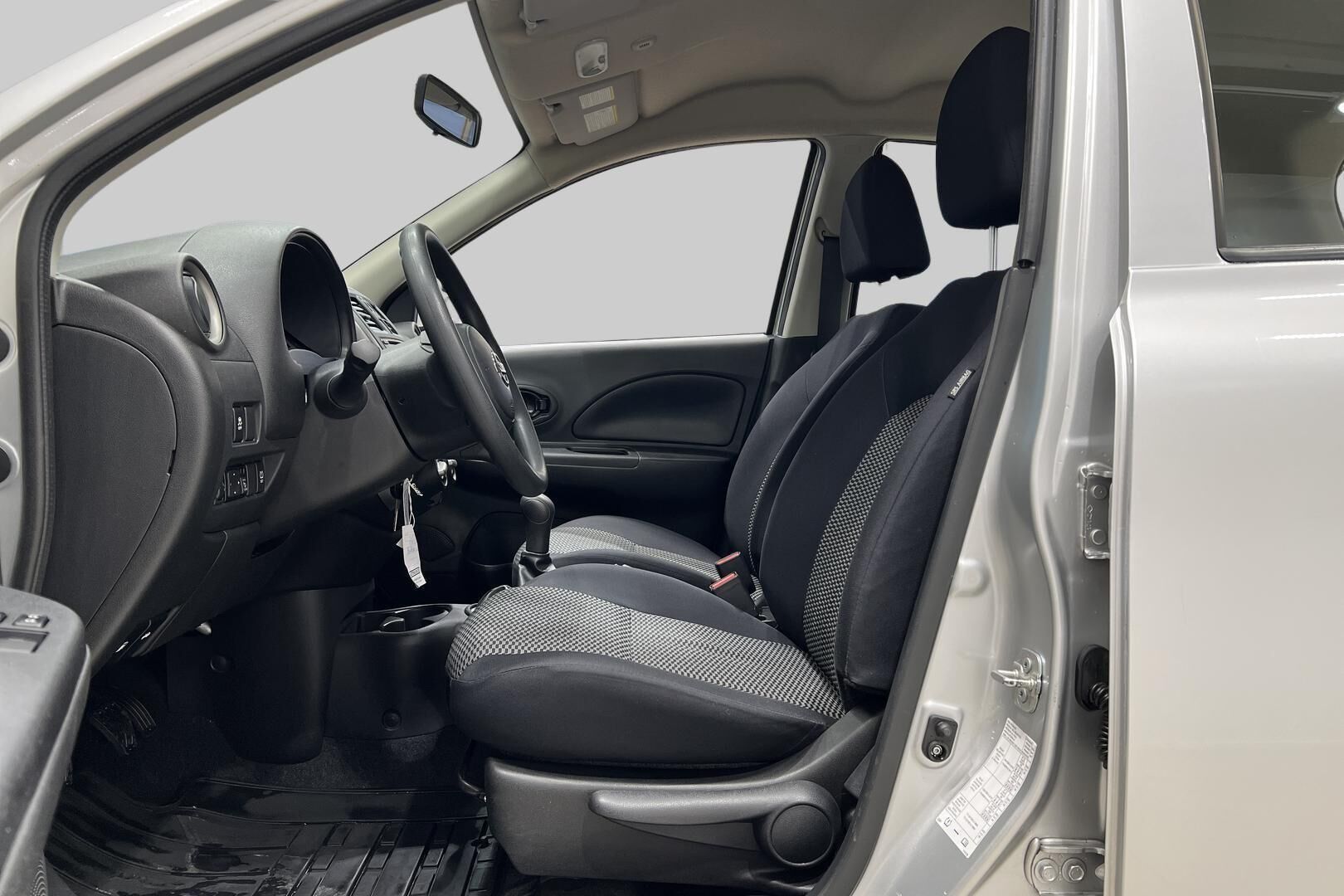 Nissan Micra iso kuva 8