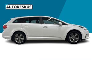 Toyota Avensis esikatselu 4