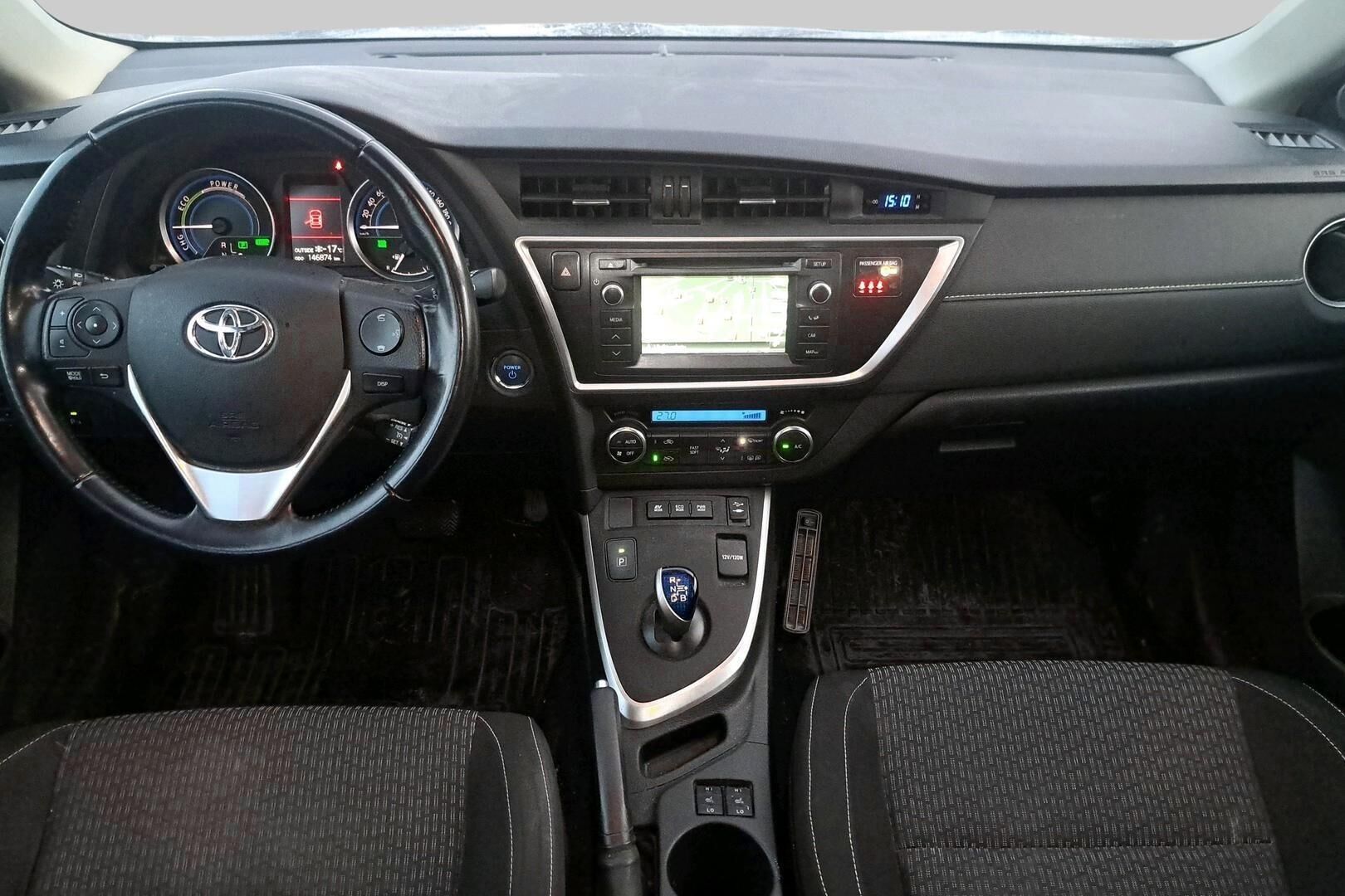 Toyota Auris iso kuva 1