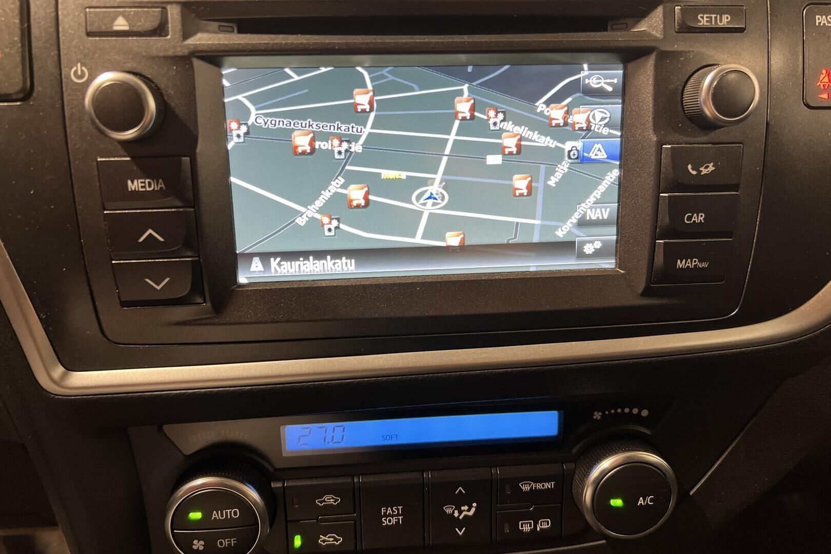 Toyota Auris iso kuva 14