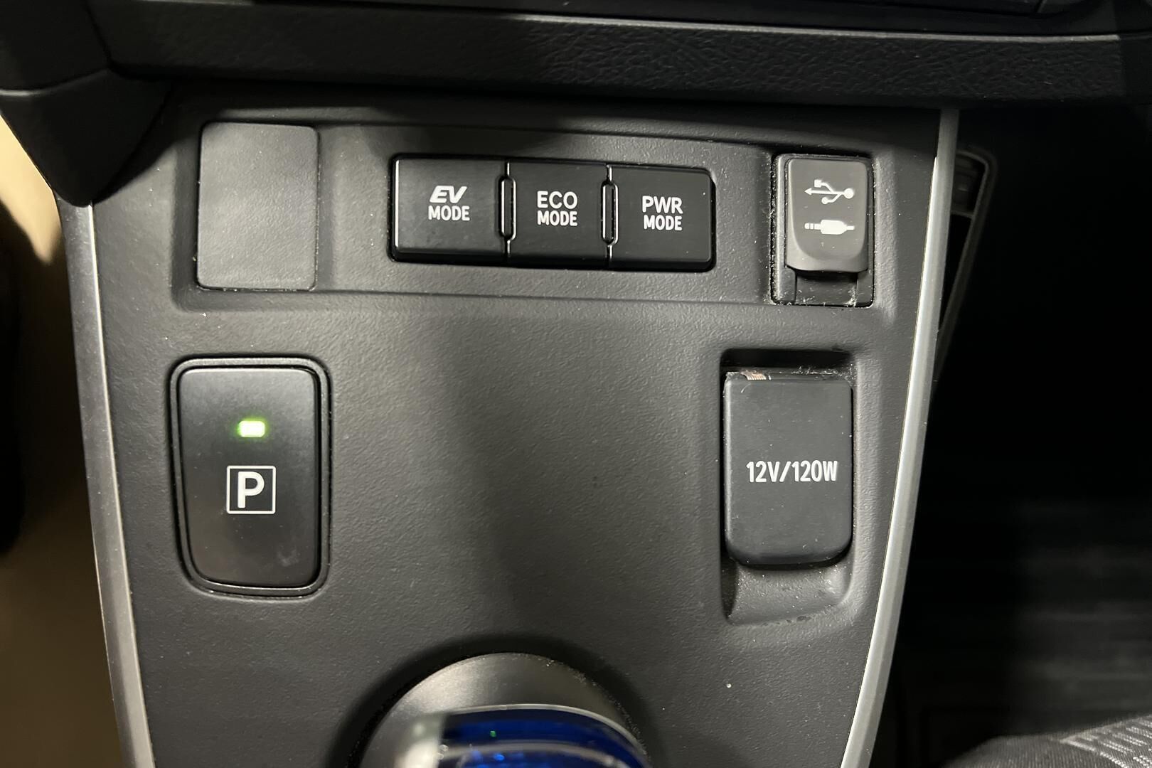 Toyota Auris iso kuva 15