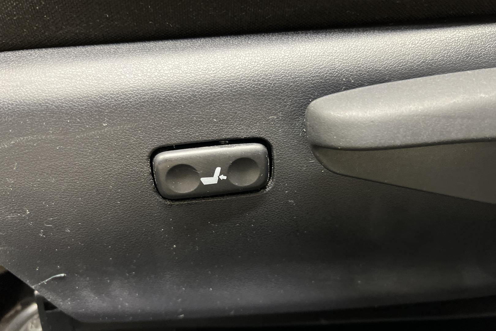 Toyota Auris iso kuva 18