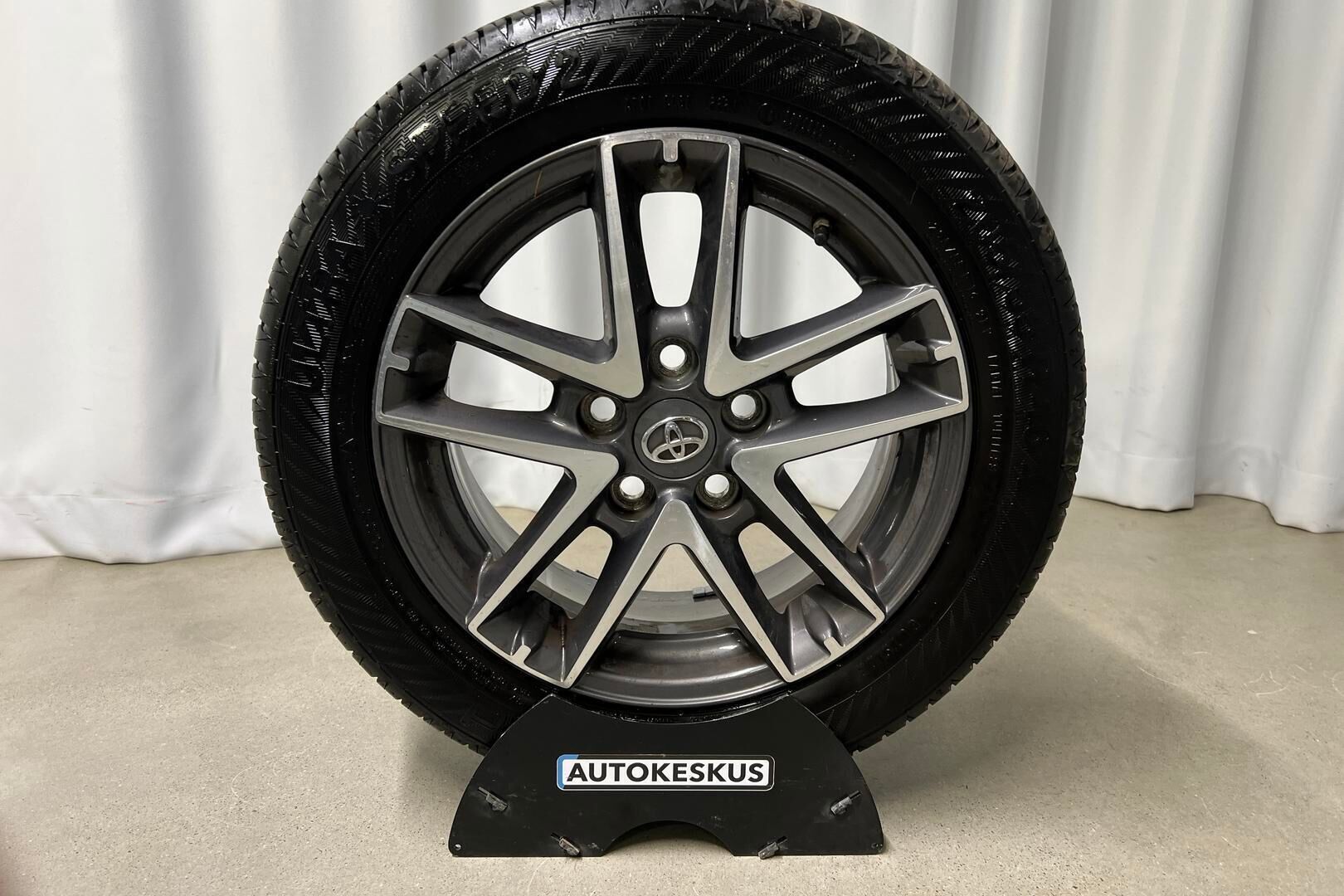 Toyota Auris iso kuva 19