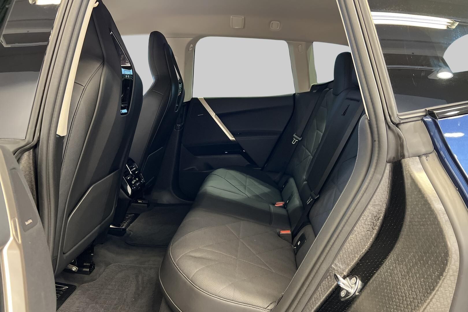 BMW IX iso kuva 9