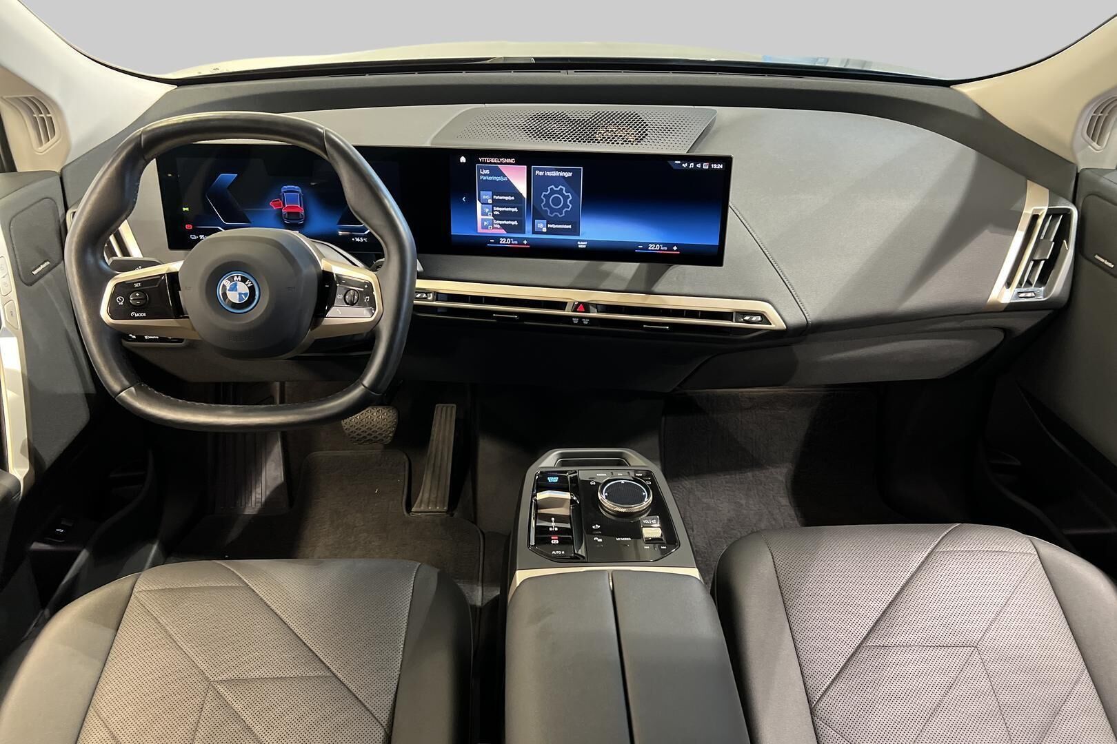 BMW IX iso kuva 26