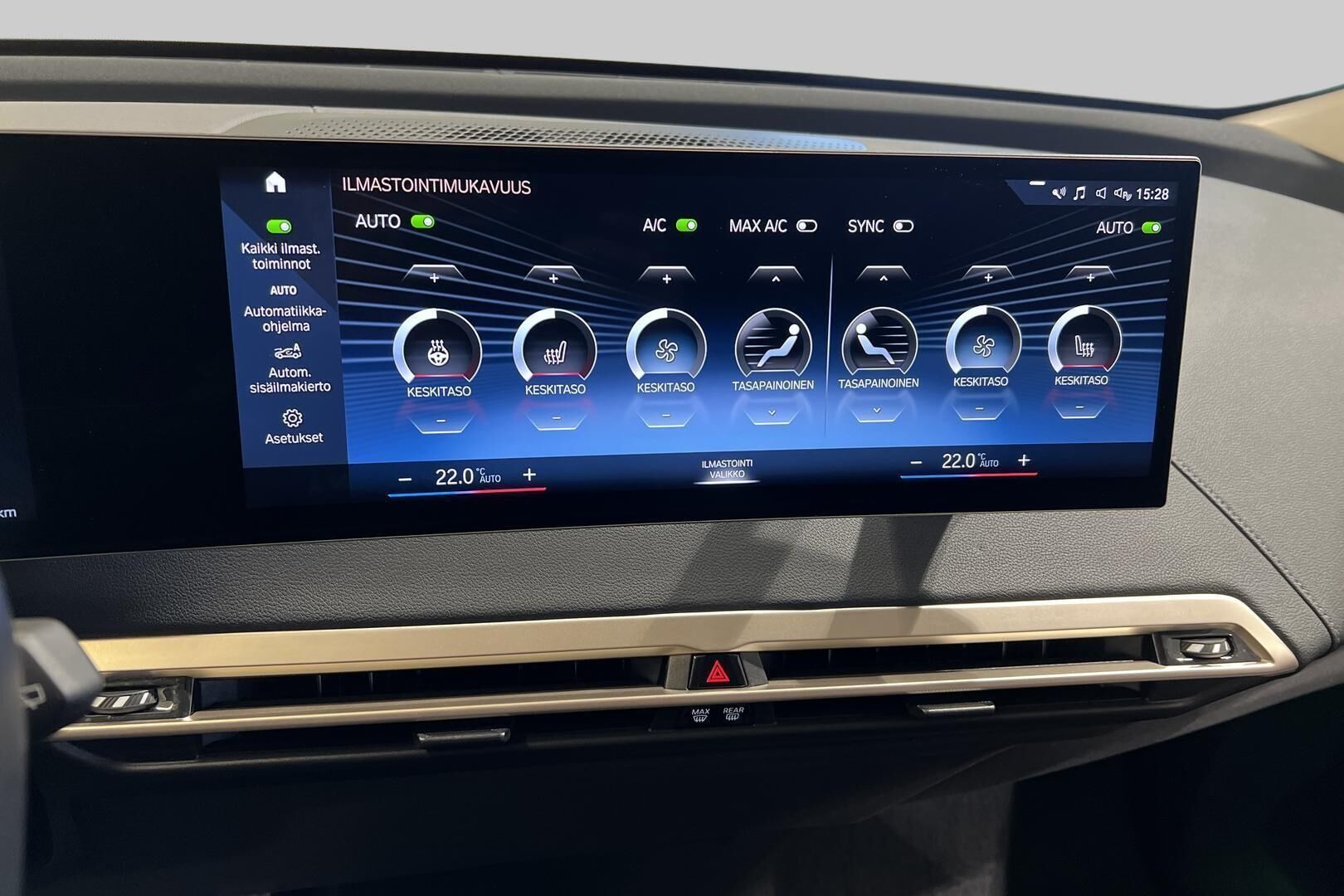 BMW IX iso kuva 15