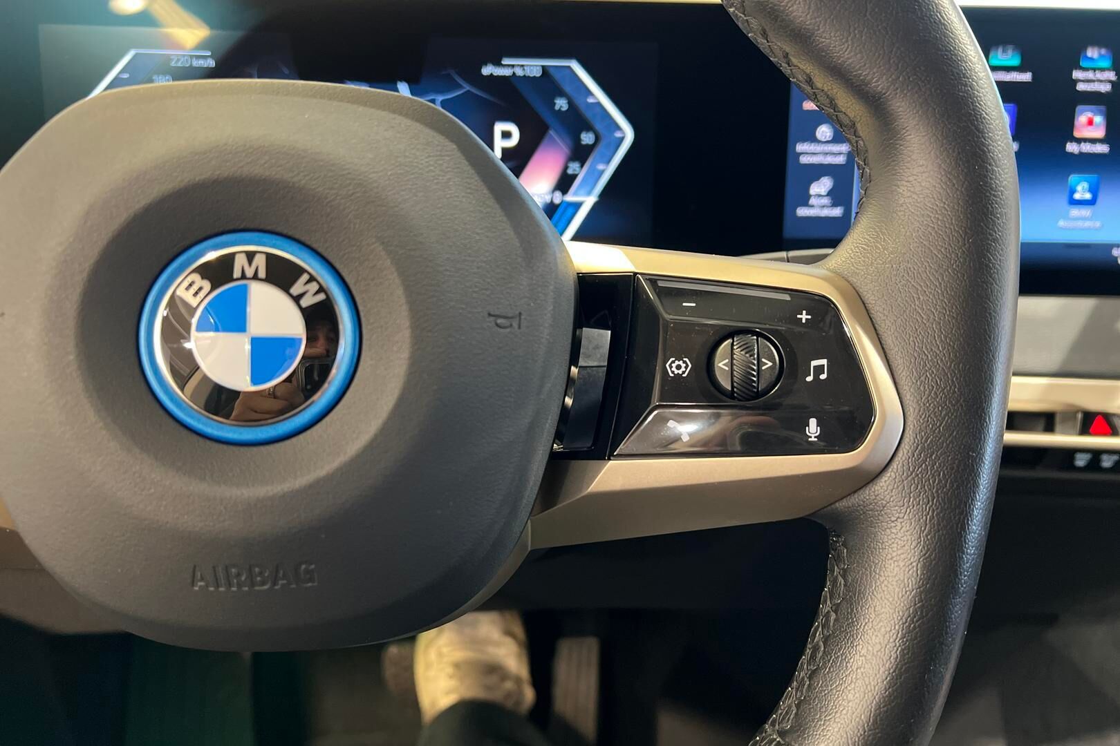 BMW IX iso kuva 18