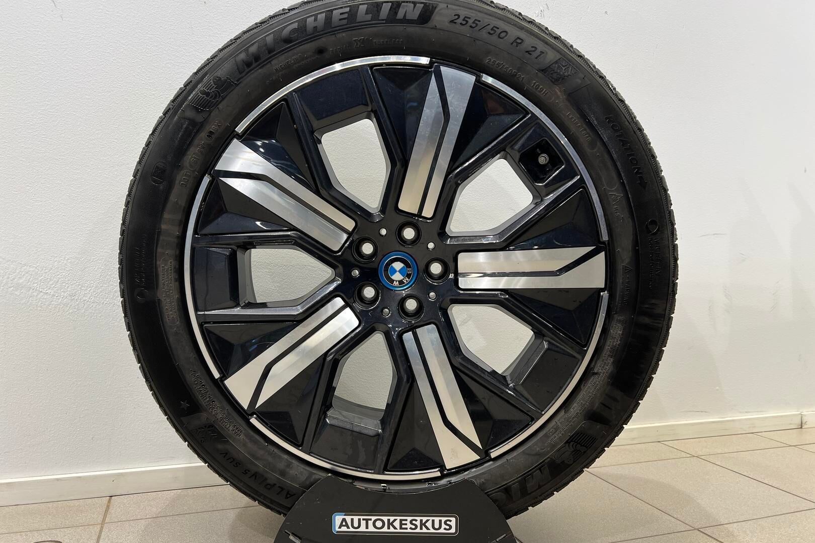 BMW IX iso kuva 23