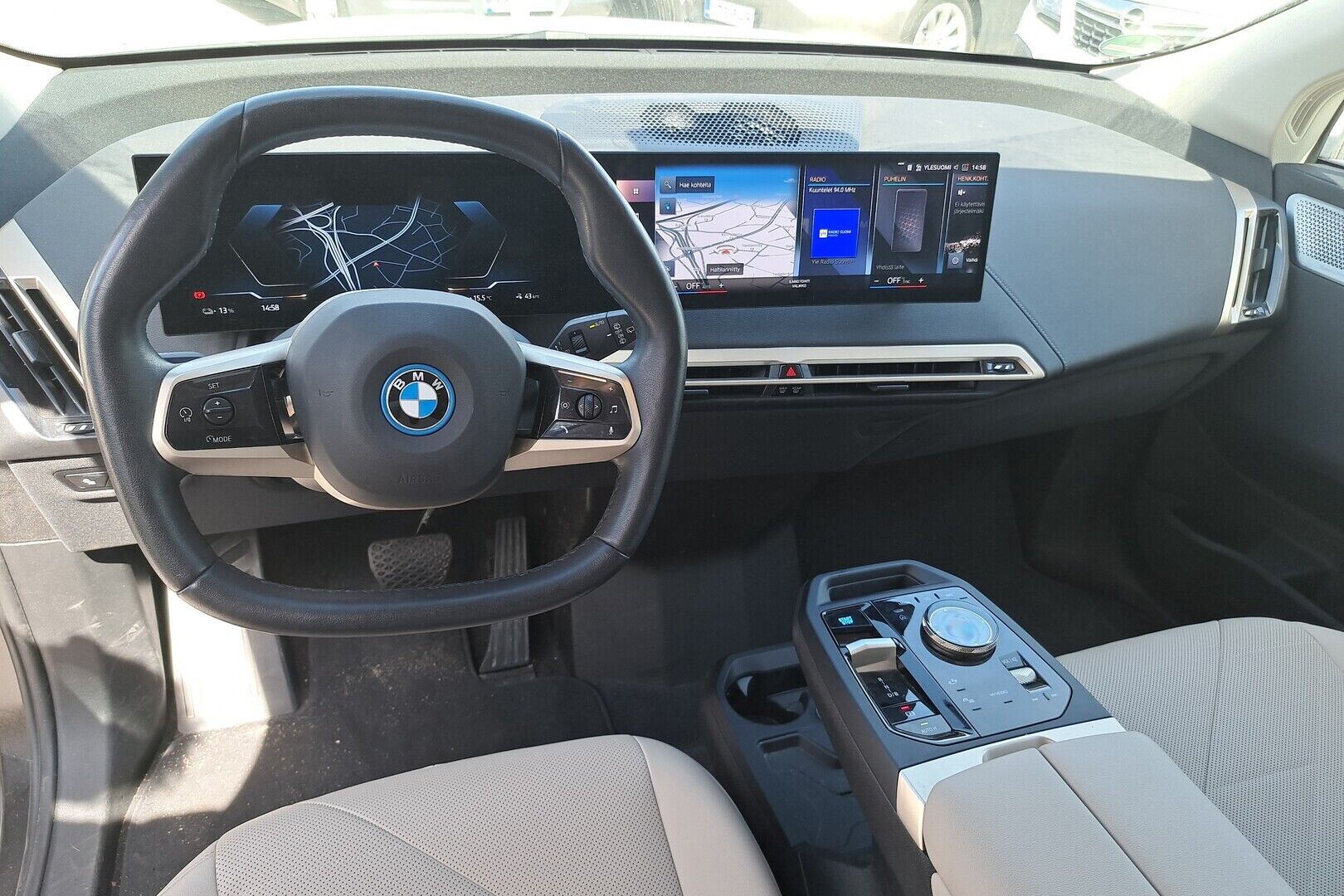 BMW IX iso kuva 1