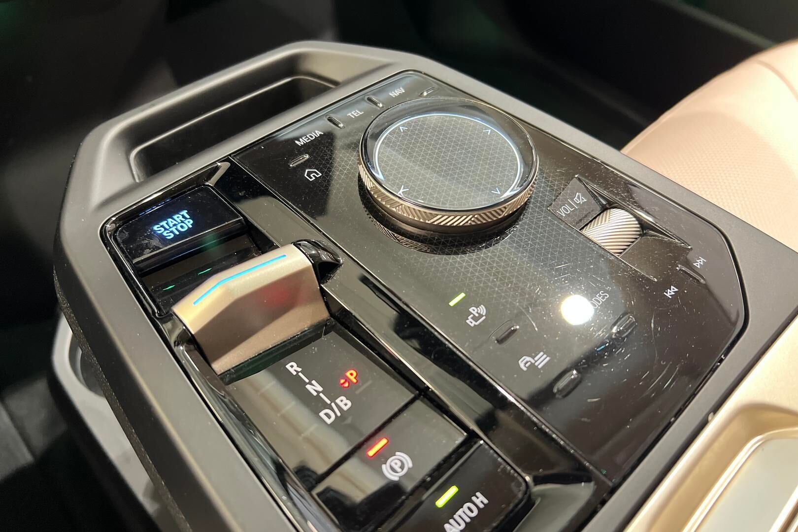 BMW IX iso kuva 29