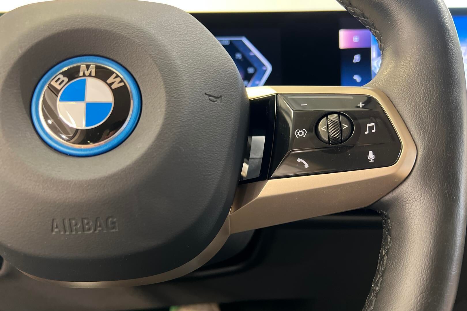 BMW IX iso kuva 8